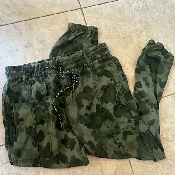 Anthro NEW w/o tag Small Camouflage Jogger Pants - Picture 1 of 3